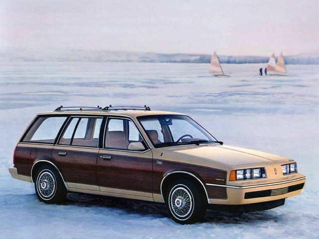 Oldsmobile Firenza 2.9 AT (130 л.с.) - I 1982 – 1988, универсал 5 дв.