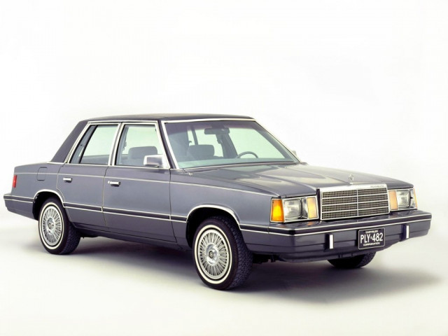 Plymouth Reliant 2.6 AT (131 л.с.) - I 1981 – 1989, седан