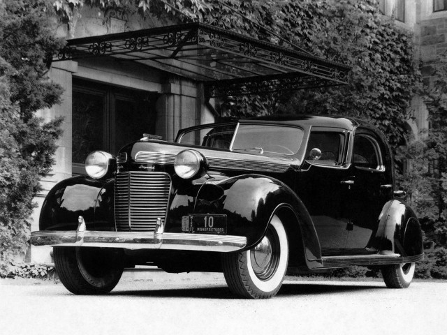 Chrysler Imperial 5.4 MT (132 л.с.) - IV 1937 – 1939, седан