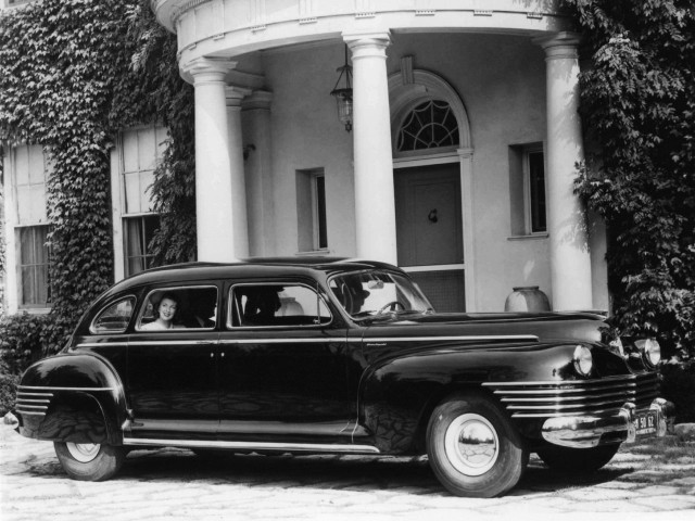 Chrysler Imperial 5.4 MT (137 л.с.) - V 1940 – 1948, седан