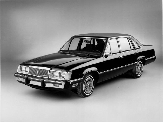 Mercury V седан 1983-1986