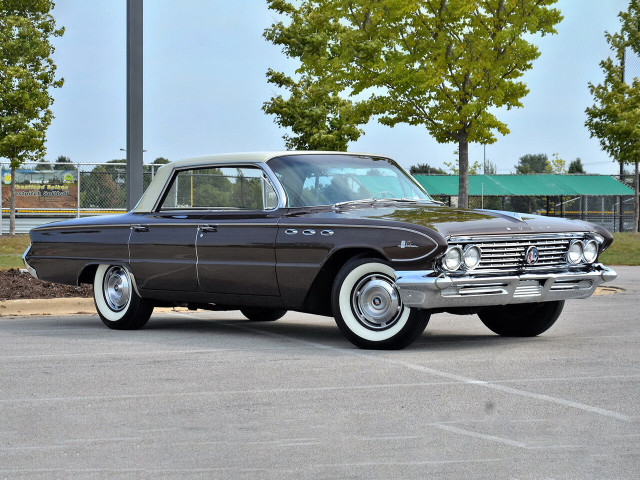 Buick LeSabre 6.6 MT (280 л.с.) - II 1961 – 1964, седан-хардтоп