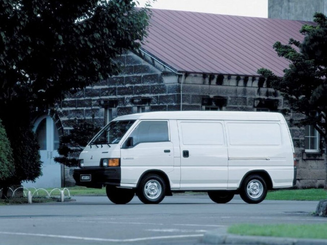 Mitsubishi Delica 2.0 MT (91 л.с.) - III 1986 – 1999, фургон
