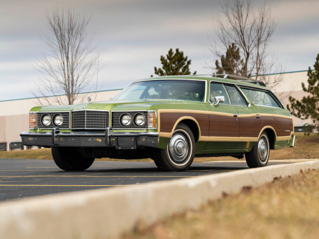 Ford LTD Country Squire 7.1 AT (198 л.с.) - I 1969 – 1978, универсал 5 дв.