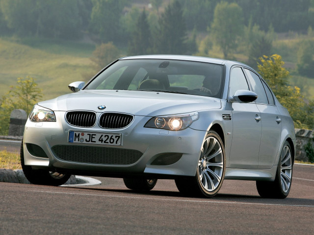 BMW M5 5.0 AMT M5 (507 л.с.) - IV (E60/E61) 2004 – 2010, седан