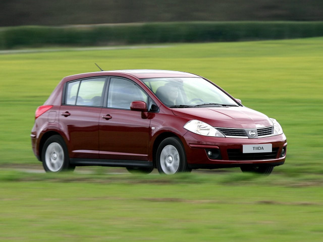 Nissan Tiida 1.6 AT Tekna (110 л.с.) - I Рестайлинг 2010 – 2013, хэтчбек 5 дв.