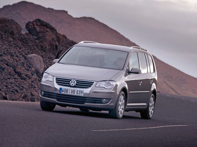 Volkswagen Touran 1.9D AMT (105 л.с.) - I Рестайлинг 2006 – 2010, компактвэн