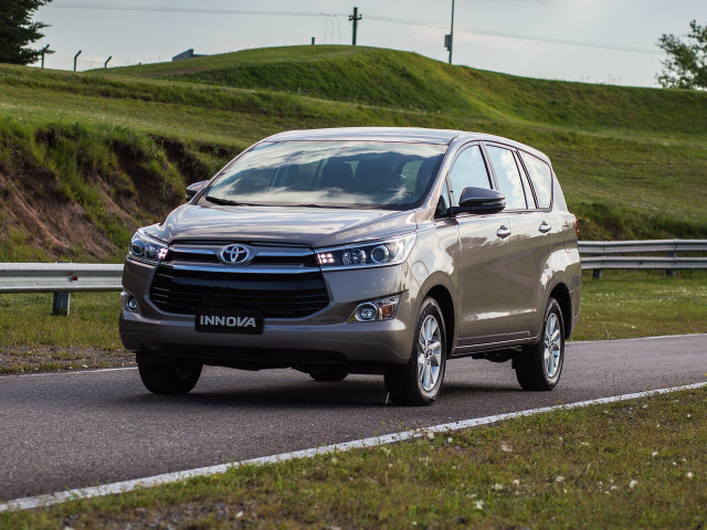 Toyota Innova 2.0 MT (136 л.с.) - II 2015 – н.в., компактвэн