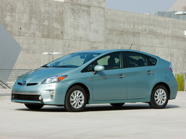 Toyota Prius 1.8 AT (99 л.с.) - III Рестайлинг (XW30) 2011 – 2015, лифтбек