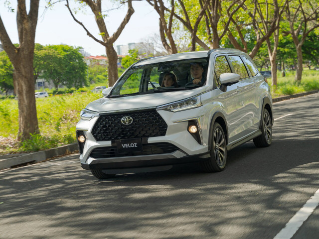 Toyota Veloz 1.5 CVT Импорт (106 л.с.) -  2021 – н.в., минивэн