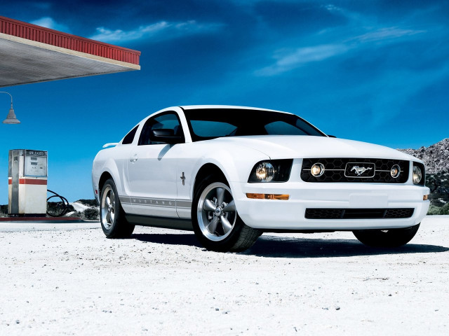 Ford Mustang 4.7 MT (300 л.с.) - V 2004 – 2009, купе