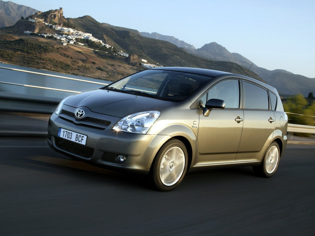Toyota Corolla Verso 1.8 AMT (129 л.с.) - I Рестайлинг 2004 – 2007, компактвэн