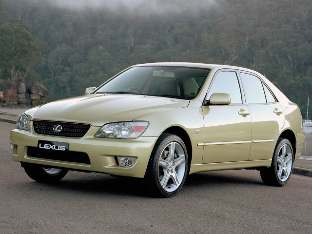 Lexus IS 3.0 MT (210 л.с.) - I 1999 – 2005, седан