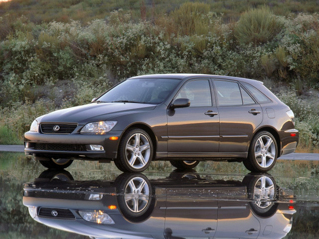 Lexus IS 3.0 MT (210 л.с.) - I 1999 – 2005, универсал 5 дв.
