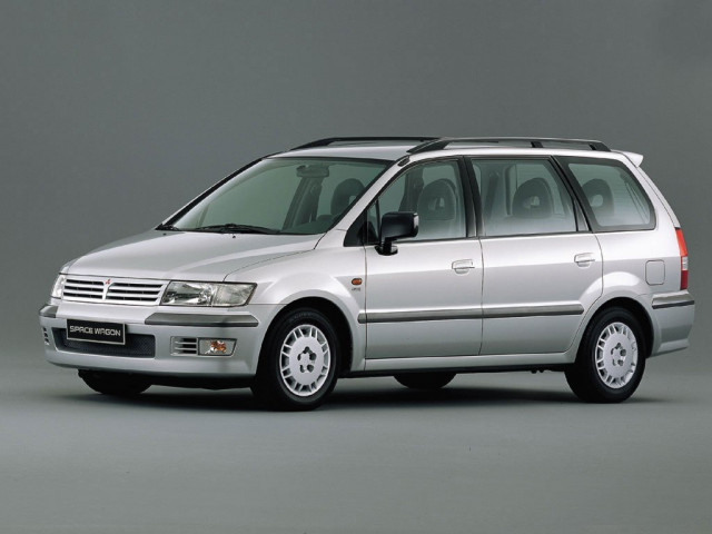 Mitsubishi Space Wagon 2.4 MT (147 л.с.) - III 1998 – 2004, компактвэн