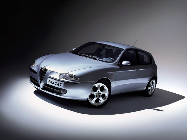 Alfa Romeo 147 1.6 MT (105 л.с.) - I 2000 – 2004, хэтчбек 5 дв.