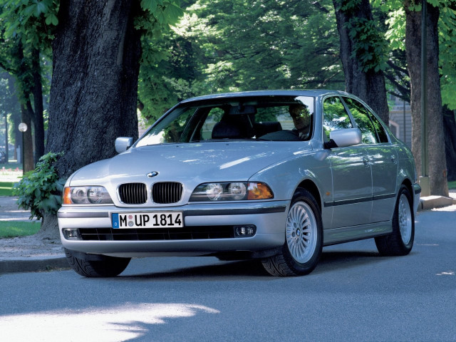 BMW 5 серии 3.5 AT (245 л.с.) - IV (E39) 1995 – 2000, седан
