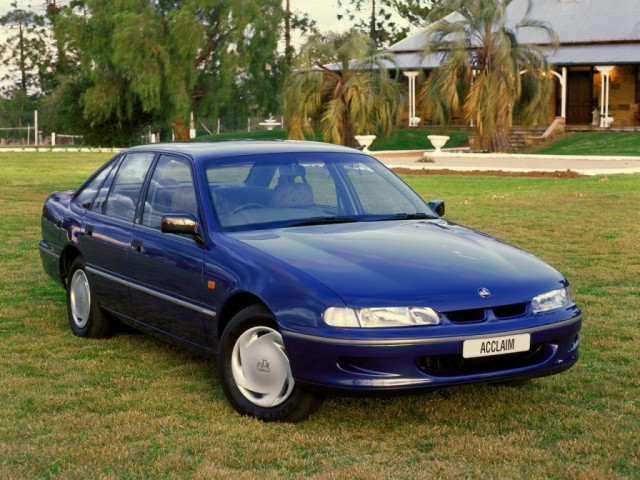 Holden Commodore 3.9 AT (177 л.с.) - II 1990 – 1997, седан