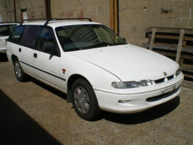 Holden Commodore 3.9 MT (177 л.с.) - II 1990 – 1997, универсал 5 дв.