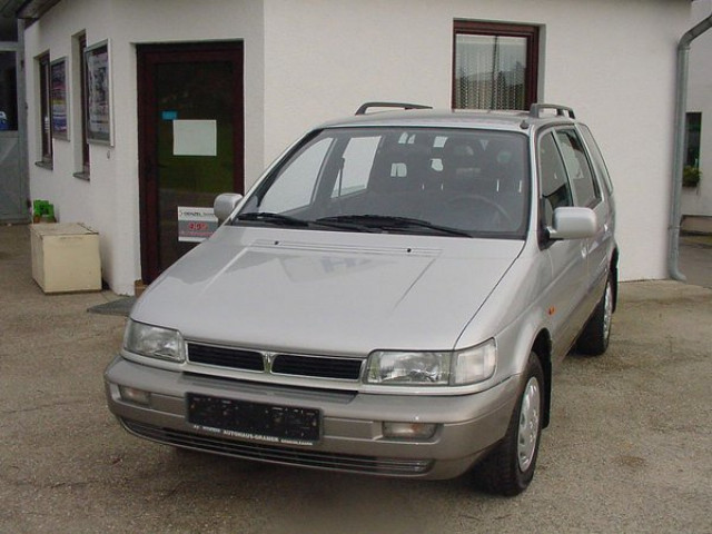 Hyundai Santamo 2.0 AT (139 л.с.) -  1995 – 2002, компактвэн