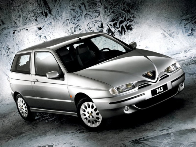 Alfa Romeo 145 1.8 MT (144 л.с.) - I Рестайлинг 1999 – 2001, хэтчбек 3 дв.