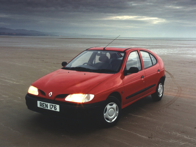 Renault Megane 2.0 MT (150 л.с.) - I 1995 – 1999, хэтчбек 5 дв.