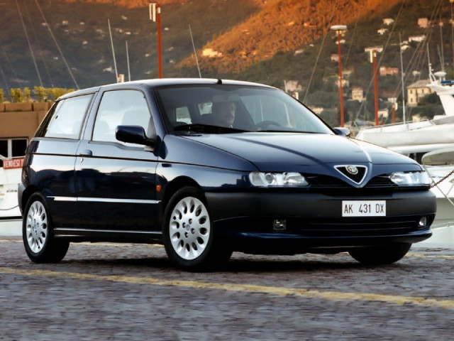 Alfa Romeo 145 1.8 MT (129 л.с.) - I 1994 – 1999, хэтчбек 3 дв.