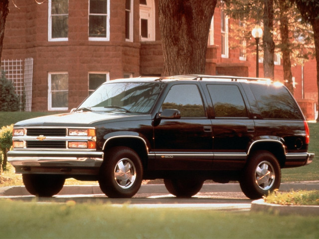 Chevrolet Tahoe 5.8 AT 4x4 (258 л.с.) - I 1994 – 1999, внедорожник 5 дв.