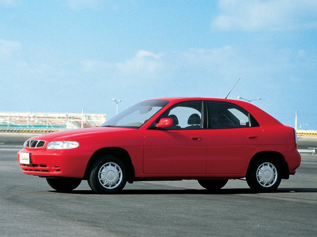 Daewoo Nubira 1.6 MT (106 л.с.) - I 1997 – 2000, хэтчбек 5 дв.
