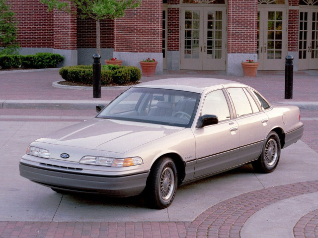 Ford Crown Victoria 4.7 AT (213 л.с.) - I 1992 – 1997, седан