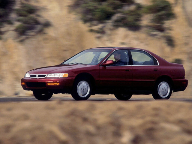 Honda Accord 2.0 MT (115 л.с.) - V 1993 – 1998, седан