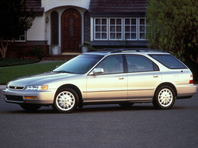 Honda Accord 2.2 AT (150 л.с.) - V 1993 – 1998, универсал 5 дв.