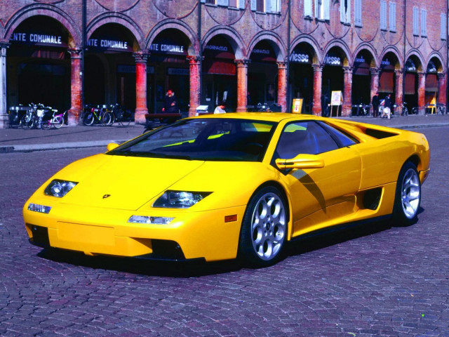 Lamborghini Diablo 5.8 MT 4x4 (492 л.с.) -  1990 – 2001, купе