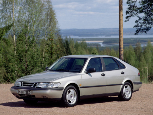 Saab 900 2.0 AT (185 л.с.) - II 1993 – 1998, лифтбек