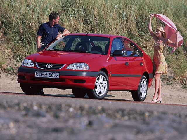 Toyota I Рестайлинг лифтбек 2000-2003