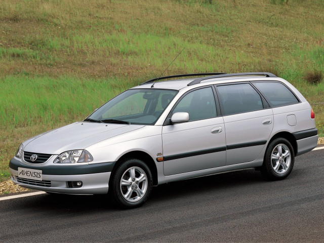 Toyota I Рестайлинг универсал 5 дв. 2000-2003