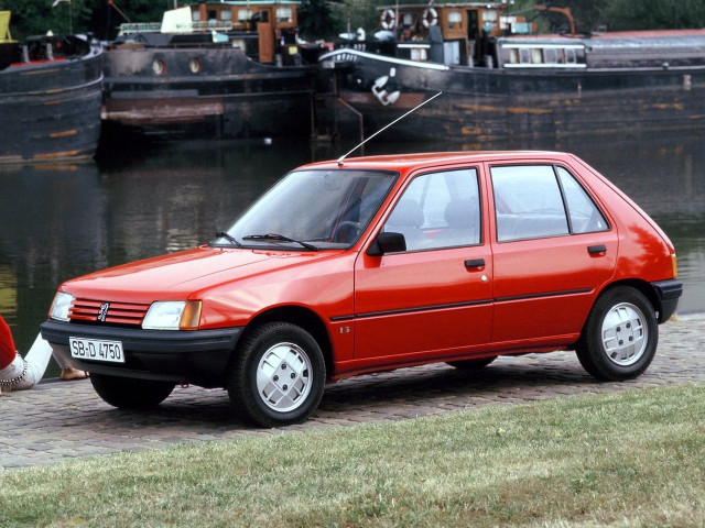Peugeot 205 1.6 AT (89 л.с.) -  1983 – 1998, хэтчбек 5 дв.