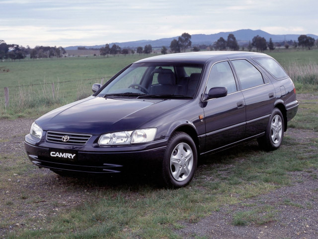 Toyota Camry 2.2 AT (140 л.с.) - IV (XV20) 1996 – 2000, универсал 5 дв.