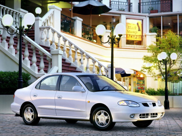 Hyundai Lantra 1.6 AT (90 л.с.) - II Рестайлинг 1998 – 2000, седан