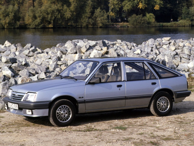 Opel Ascona 2.0 AT (115 л.с.) - C 1981 – 1988, хэтчбек 5 дв.