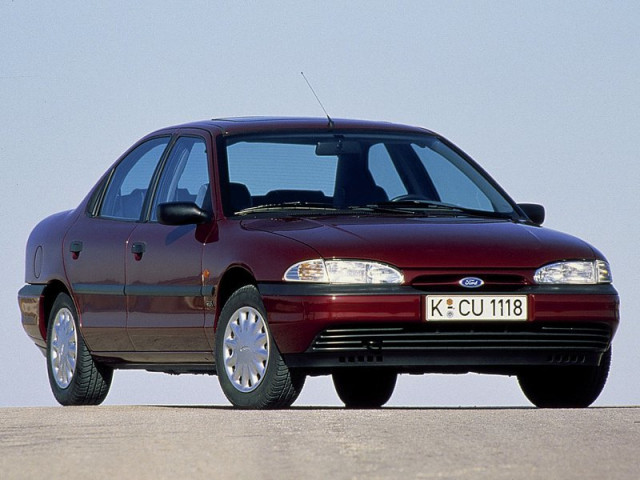 Ford Mondeo 2.0 MT 4x4 (136 л.с.) - I 1993 – 1996, седан