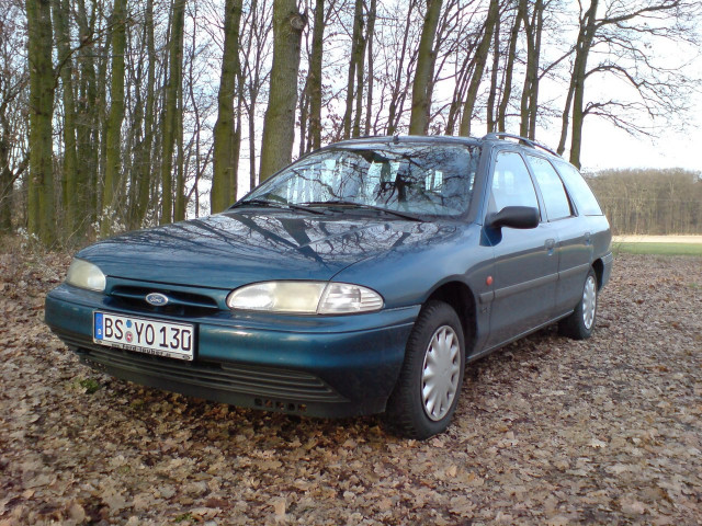 Ford Mondeo 2.0 MT (136 л.с.) - I 1993 – 1996, универсал 5 дв.