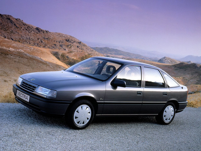 Opel Vectra 2.0 MT (136 л.с.) - A 1988 – 1995, лифтбек