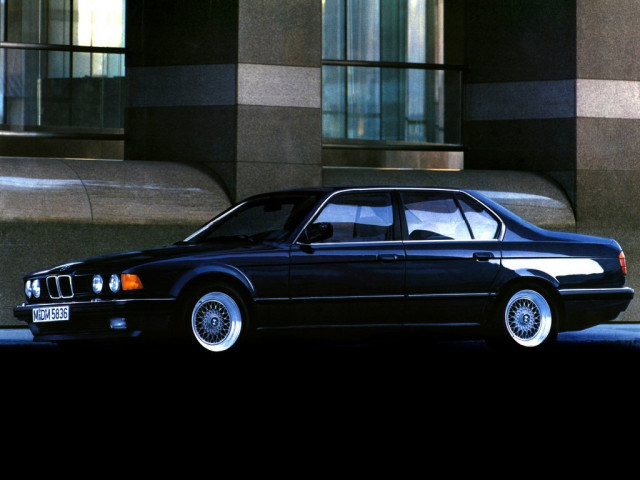 BMW 7 серии 3.0 MT (188 л.с.) - II (E32) 1986 – 1994, седан
