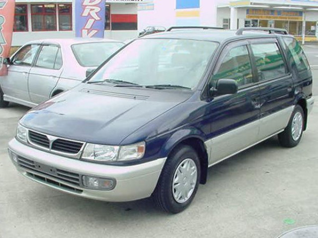 Mitsubishi Chariot 2.4 AT 4x4 (145 л.с.) - II 1991 – 1997, компактвэн