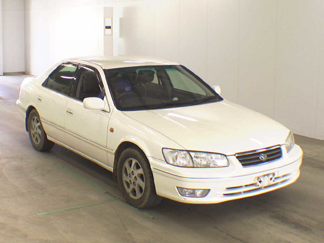 Daihatsu Altis 2.2 AT (140 л.с.) - I (SXV20) 2000 – 2001, седан