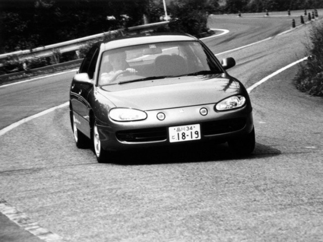 Mazda седан 1992-1994