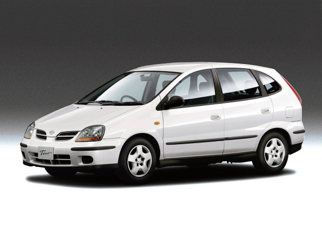 Nissan Tino 1.8 AT (120 л.с.) -  1998 – 2003, компактвэн