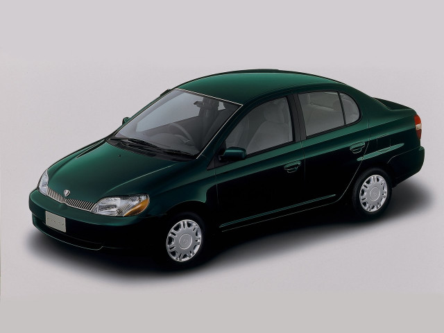 Toyota Platz 1.3 MT 4x4 (88 л.с.) -  1999 – 2005, седан