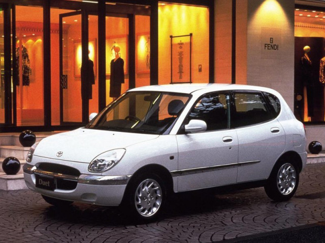 Toyota Duet 1.0 MT (64 л.с.) -  1998 – 2004, хэтчбек 5 дв.